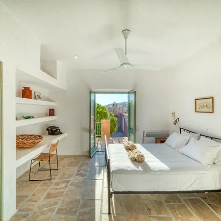 Front Majestic Villa